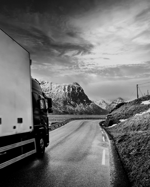 <h3>Delivery Time<br><br>We ensure fast delivery with over seven locations located throughout the U.S.</h3>