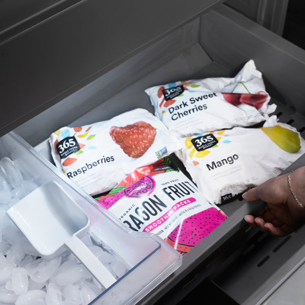 ZLINE Autograph Edition 30 in. 16.1 cu. ft. Built-In Bottom Freezer Refrigerator with Water Dispenser and Ice Maker in White Matte with Graphite Gray Interior and Polished Gold Accents (GRBIVZ-WM-30-G)