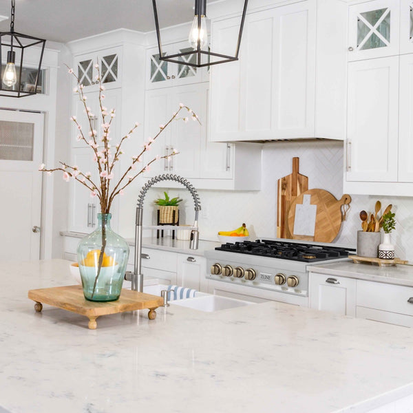 ZLINE Autograph Edition 36 in. Legacy Gas Rangetop with 6 Burners and Porcelain Cooktop in Stainless Steel with Champagne Bronze Accents, Open Box-Great Condition