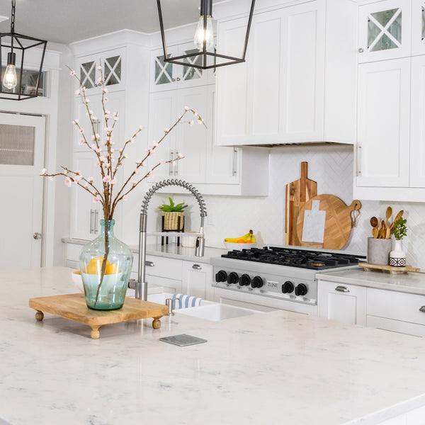 ZLINE Autograph Edition 36 in. Legacy Gas Rangetop with 6 Burners and Porcelain Cooktop in Stainless Steel with Matte Black Accents, Open Box-Great Condition