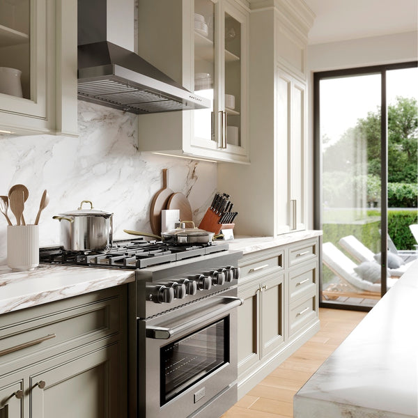 ZLINE 36 in. 5.2 cu. ft. Paramount Gas Range with 6 Burner Cooktop and Convection Gas Oven in Stainless Steel (SGR36)