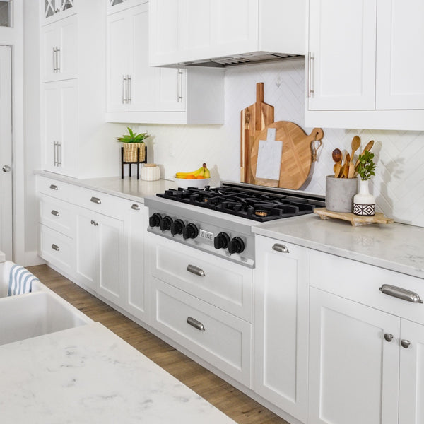 ZLINE Autograph Edition 30 in. Legacy Gas Rangetop with 4 Burners and Porcelain Cooktop in Stainless Steel with Matte Black Accents, Open Box-Great Condition
